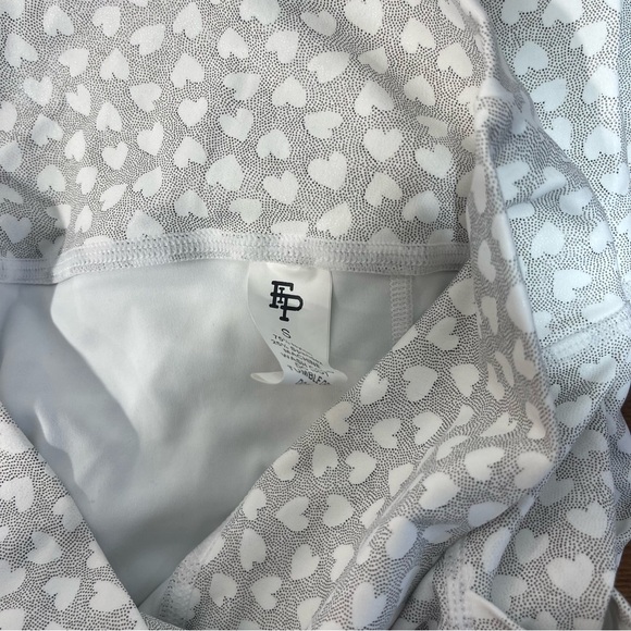 FIP Fit in Pink White Heart Patterned Activewear Set small - Picture 7 of 7